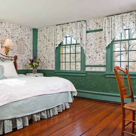 Stonecroft Country Inn Лед'ярд-Сентер Екстер'єр фото
